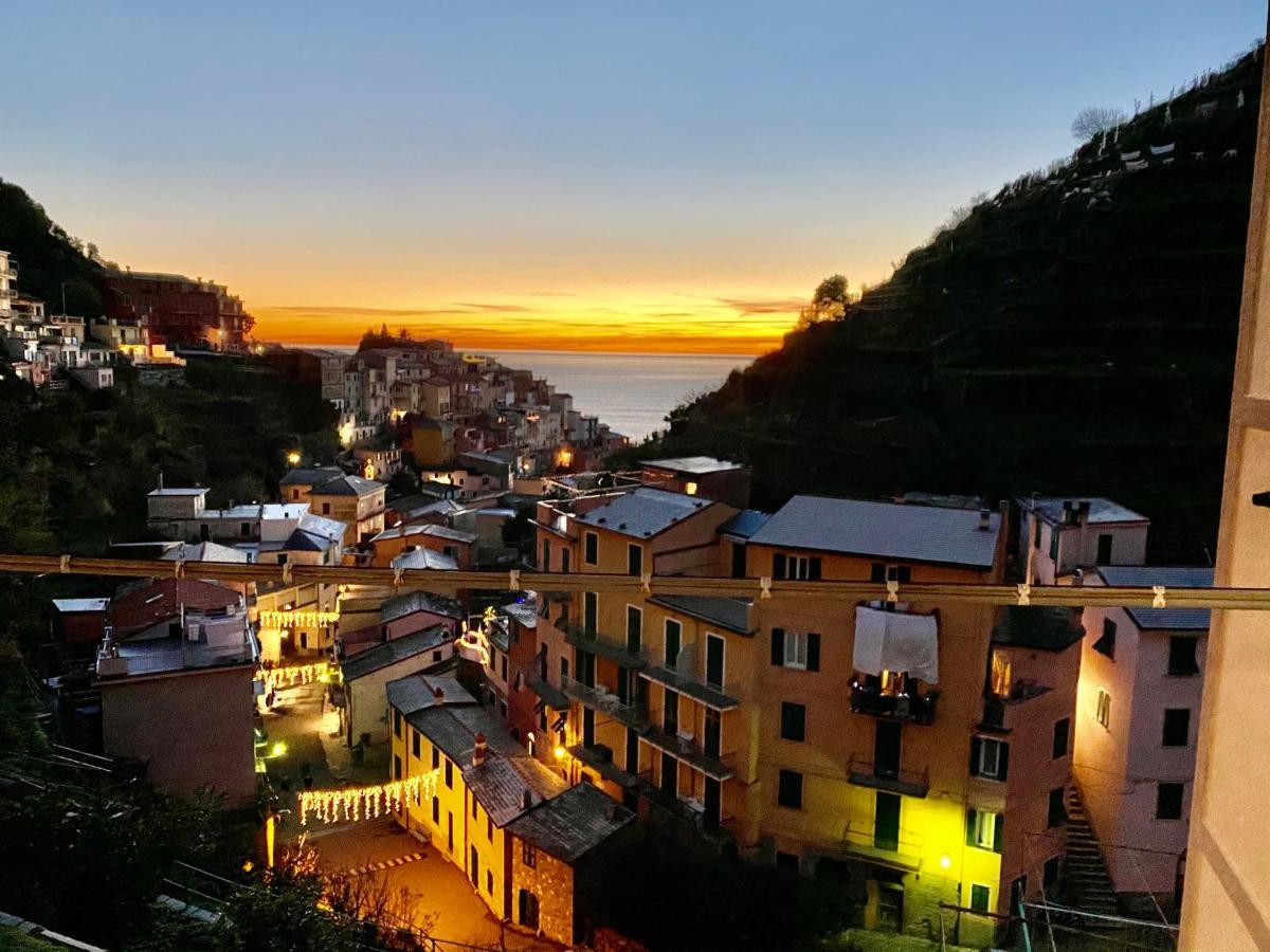 The Manarola Main Plaza Hotel ภายนอก รูปภาพ