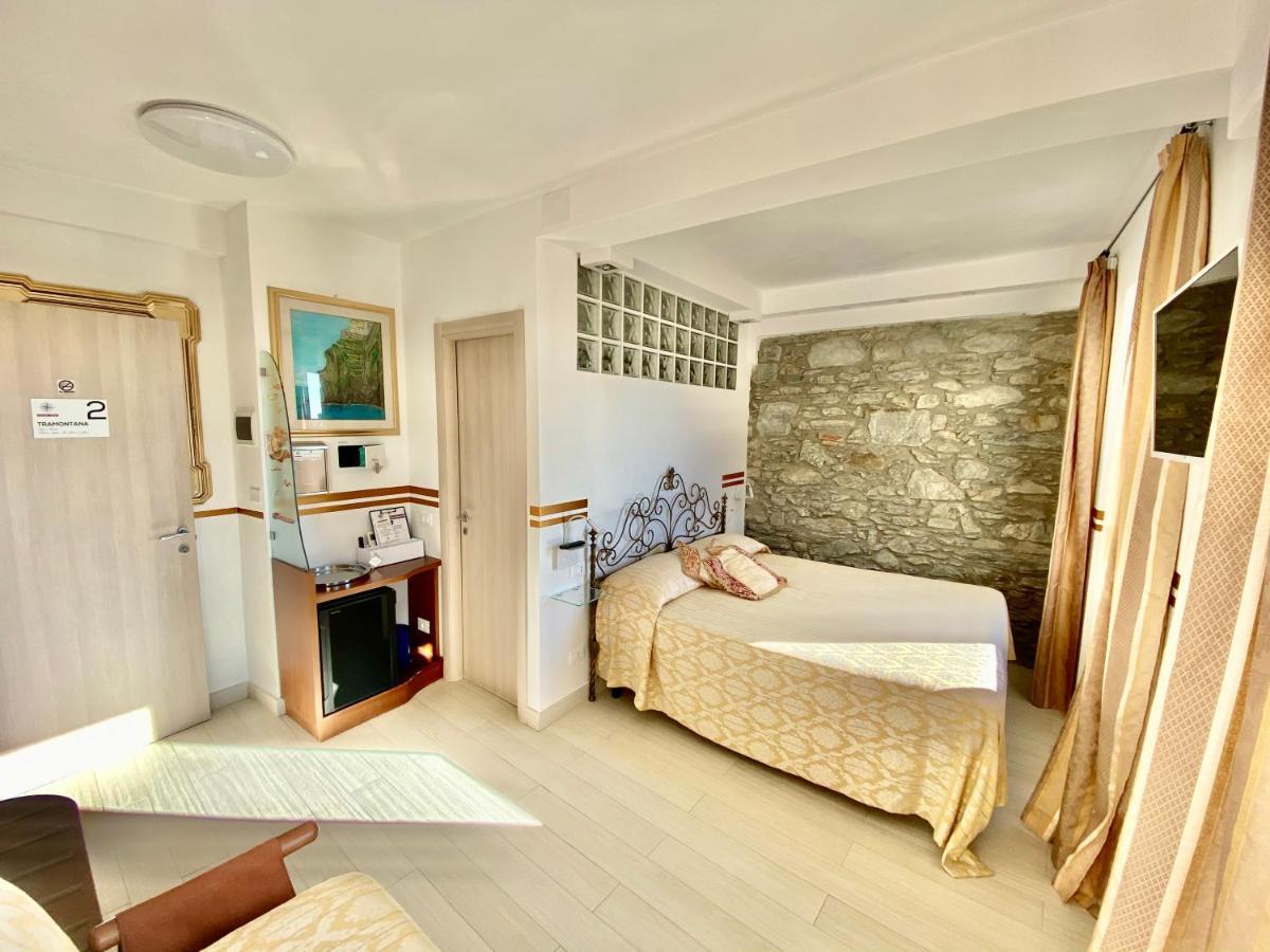 The Manarola Main Plaza Hotel ภายนอก รูปภาพ