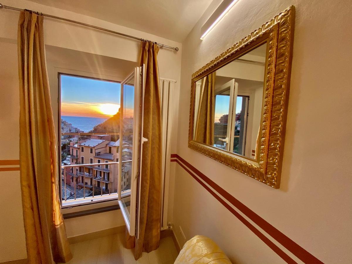 The Manarola Main Plaza Hotel ภายนอก รูปภาพ