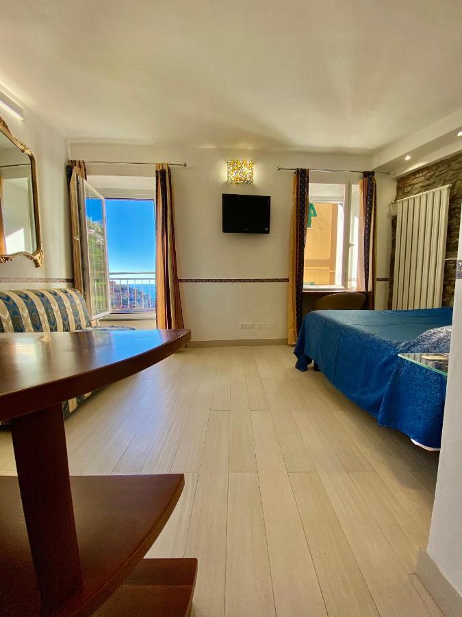 The Manarola Main Plaza Hotel ภายนอก รูปภาพ