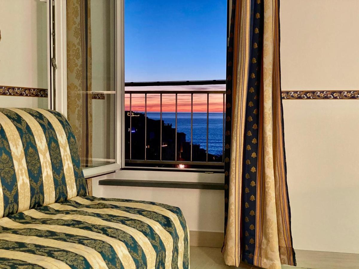 The Manarola Main Plaza Hotel ภายนอก รูปภาพ