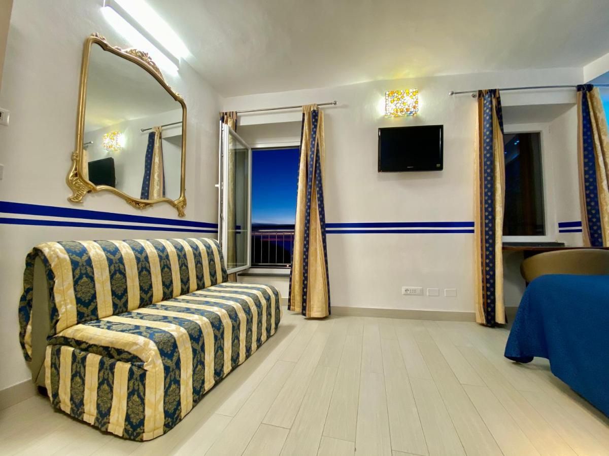 The Manarola Main Plaza Hotel ภายนอก รูปภาพ