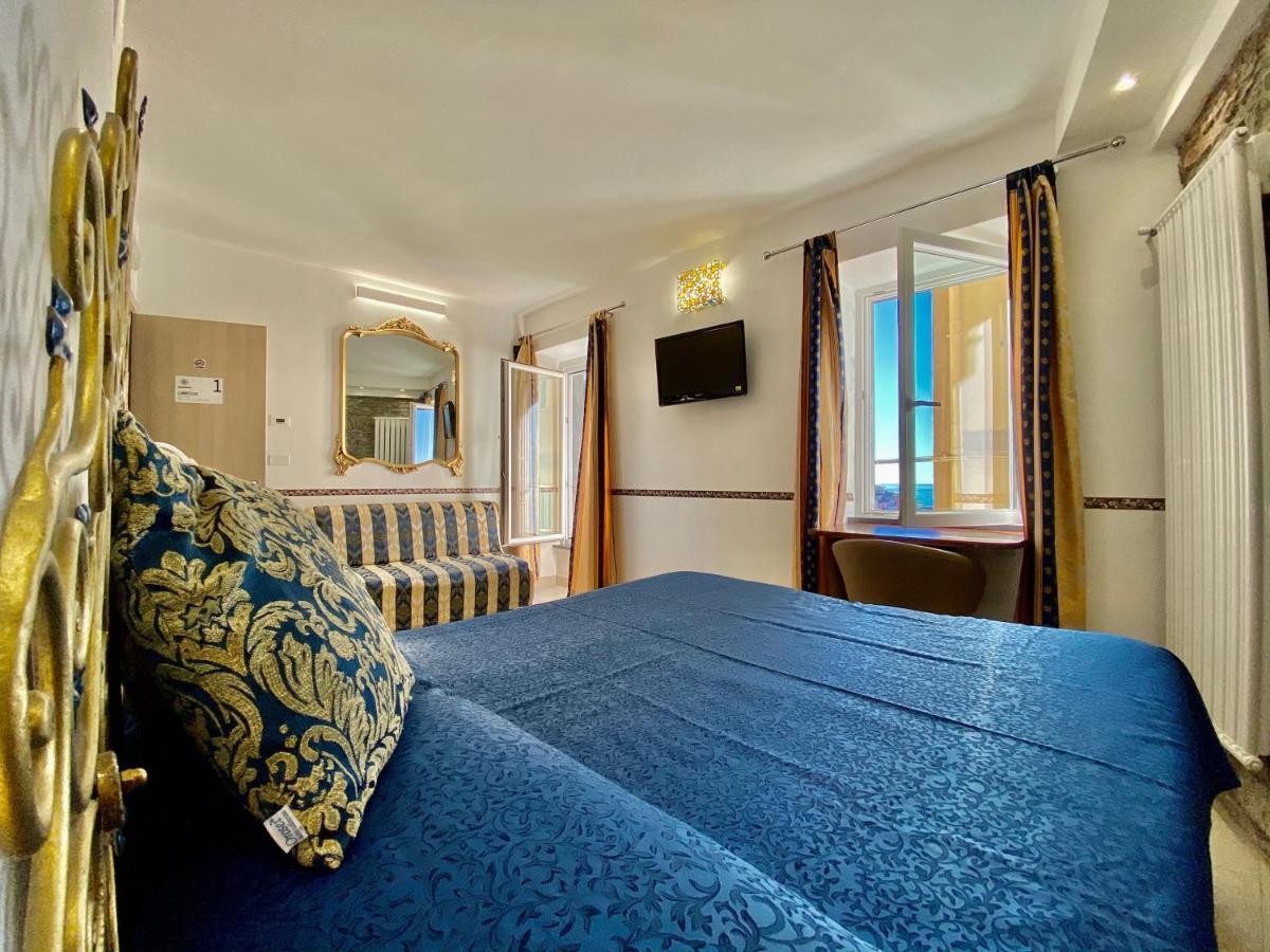The Manarola Main Plaza Hotel ภายนอก รูปภาพ