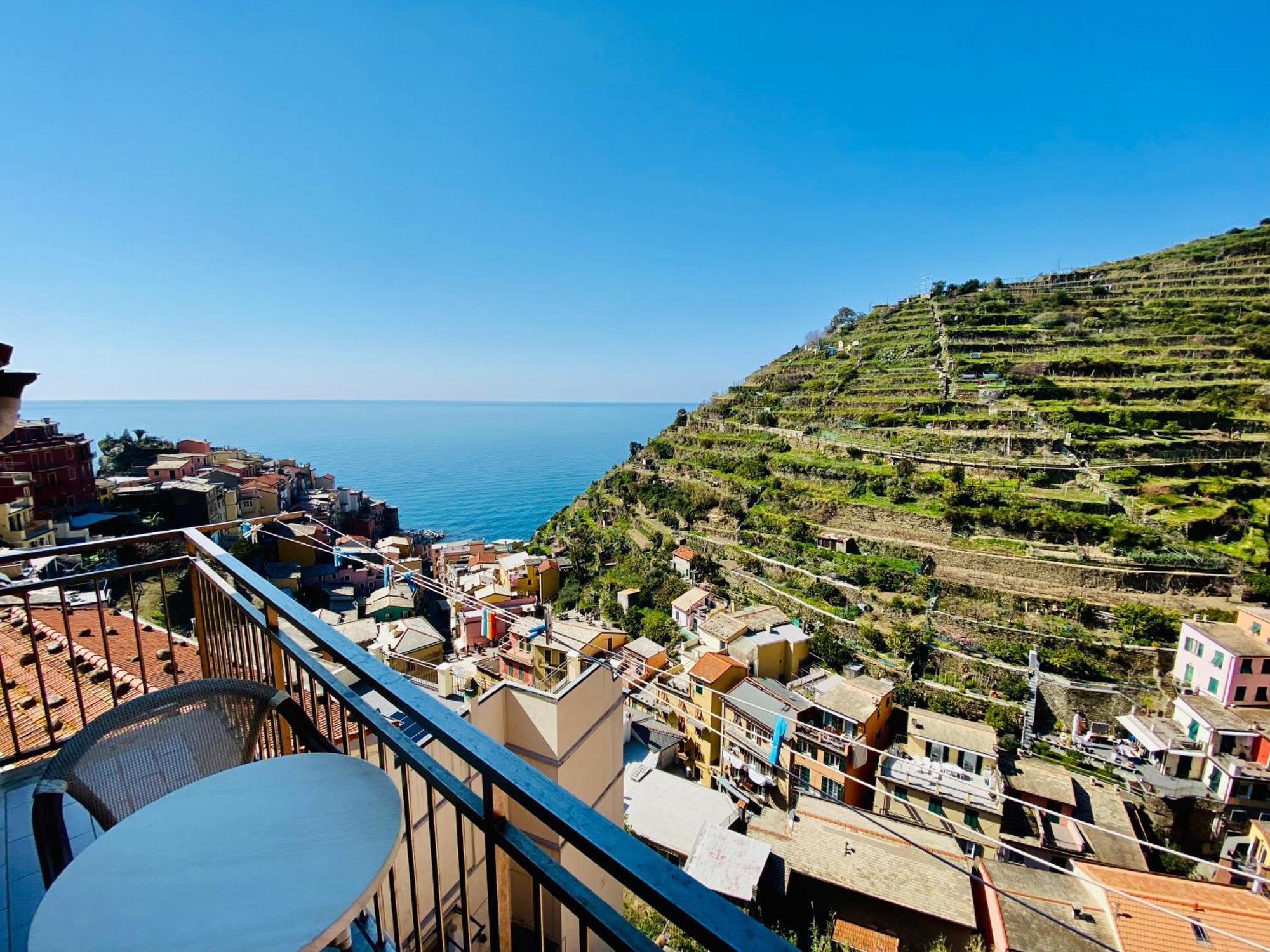 The Manarola Main Plaza Hotel ภายนอก รูปภาพ