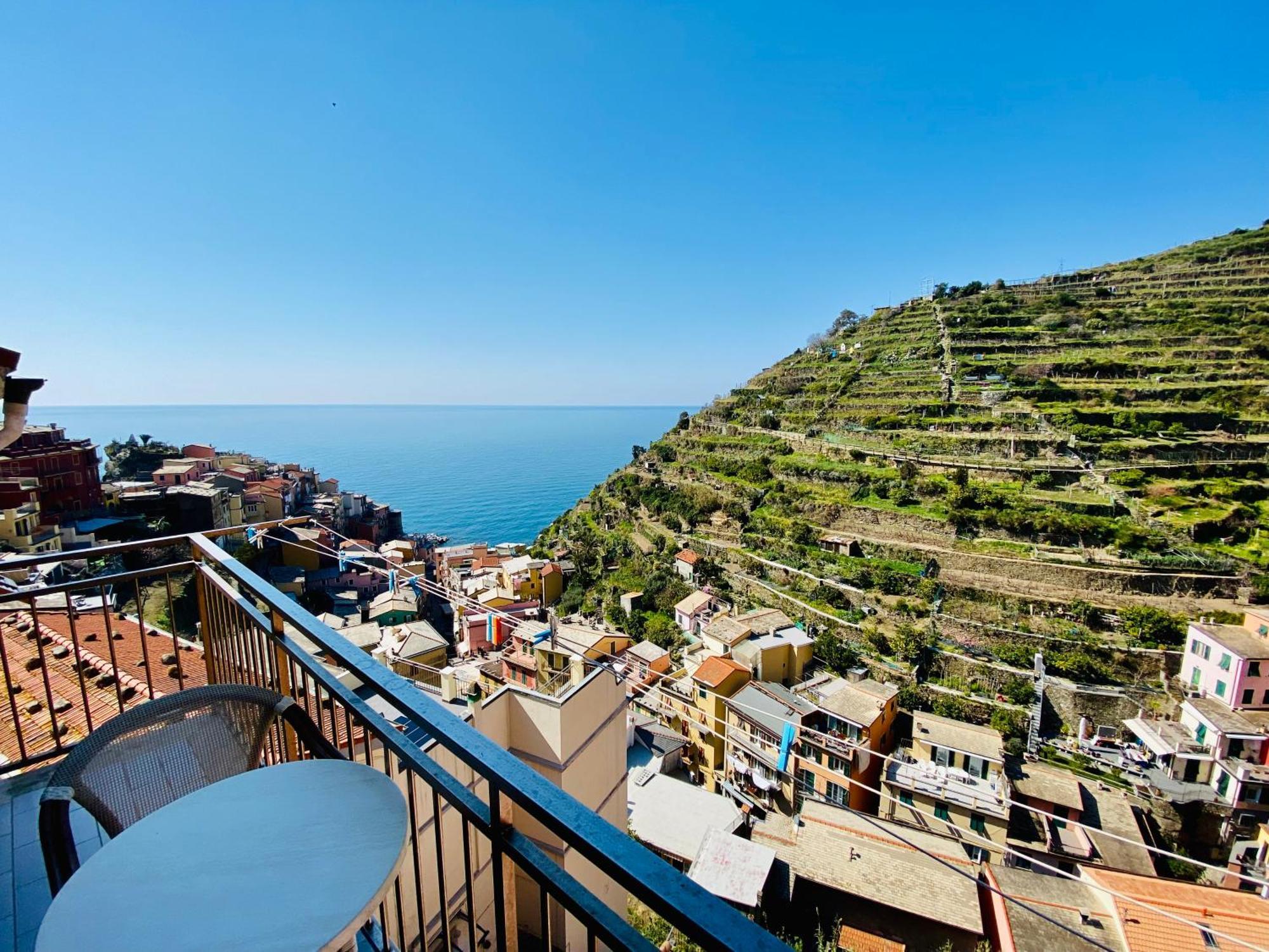 The Manarola Main Plaza Hotel ภายนอก รูปภาพ