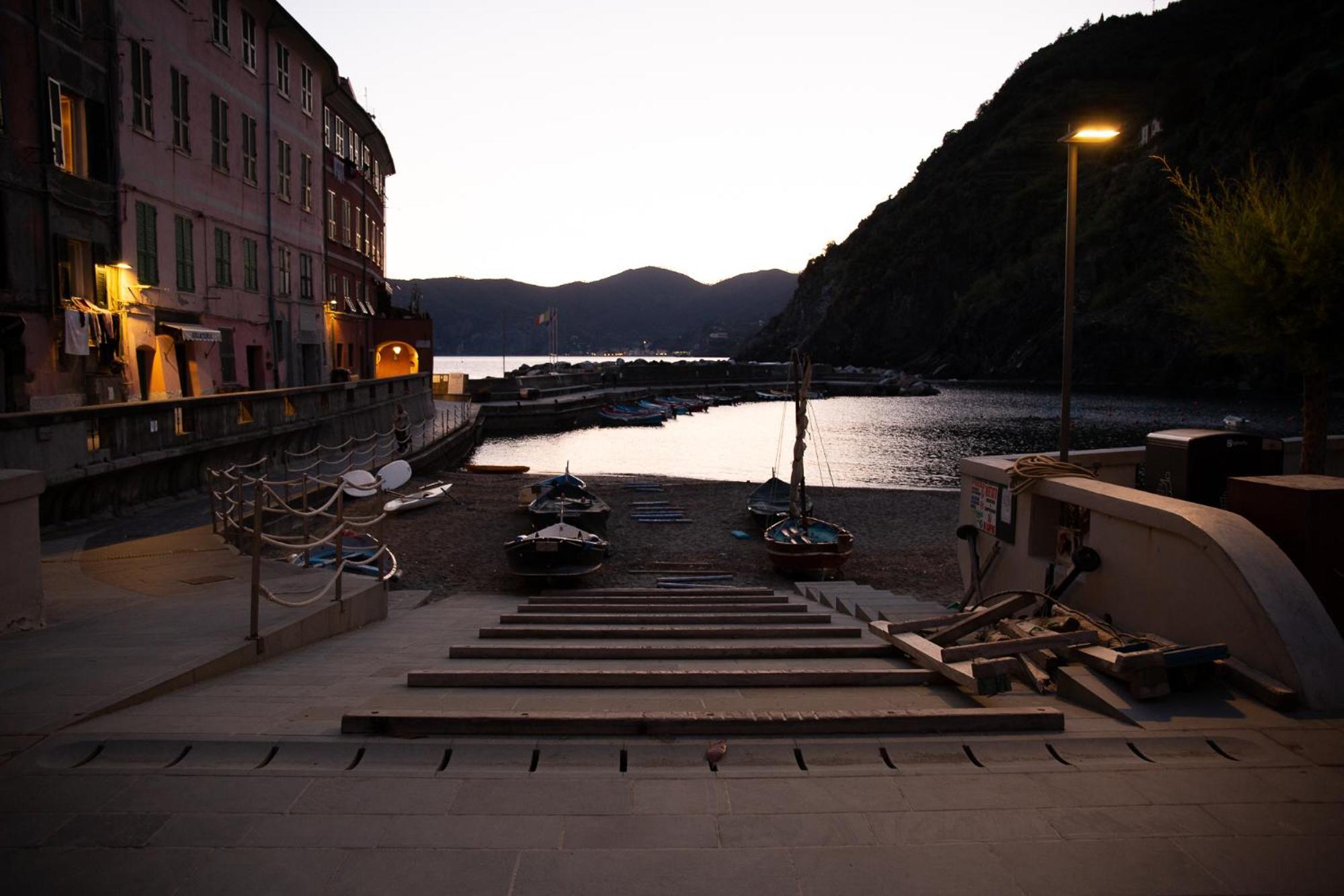 The Manarola Main Plaza Hotel ภายนอก รูปภาพ