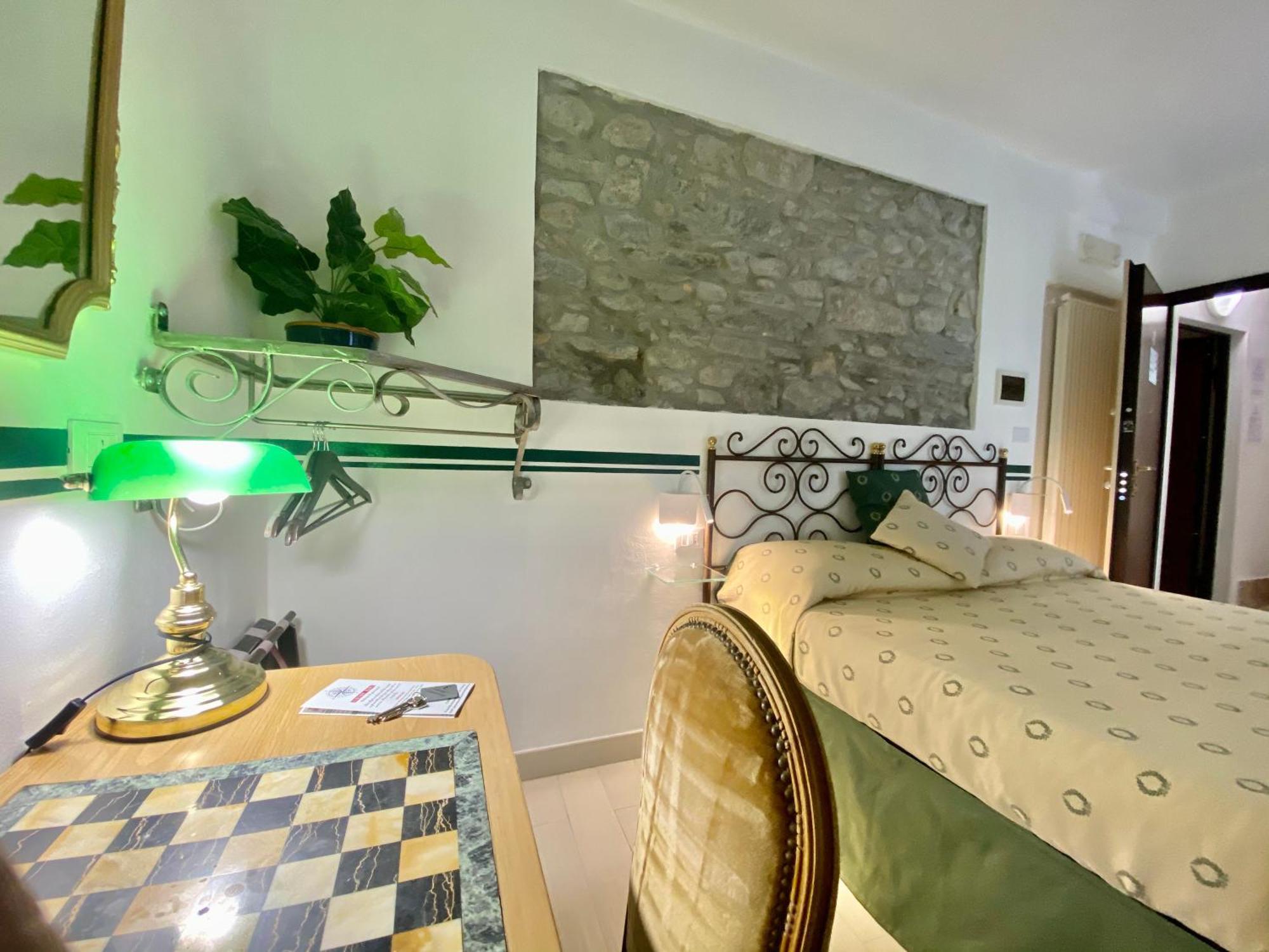 The Manarola Main Plaza Hotel ภายนอก รูปภาพ